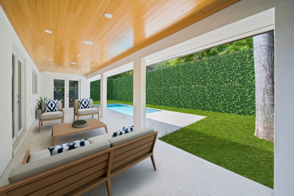 90 Pinecrest